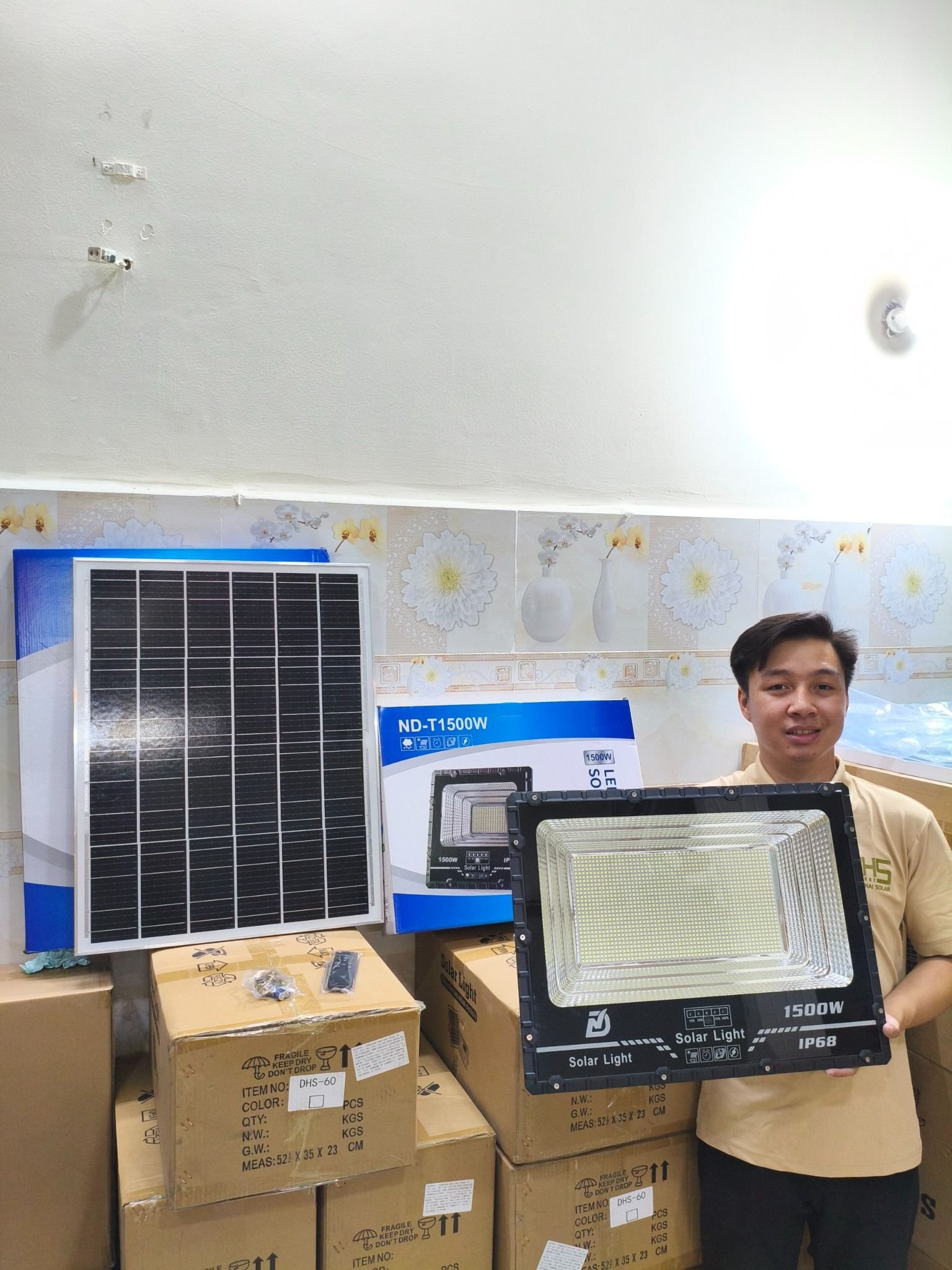 Đèn pha ngoài trời năng lượng mặt trời G-1500W – 1145 LED 5050, pin 72.000mAh, tấm pin 5V/60W