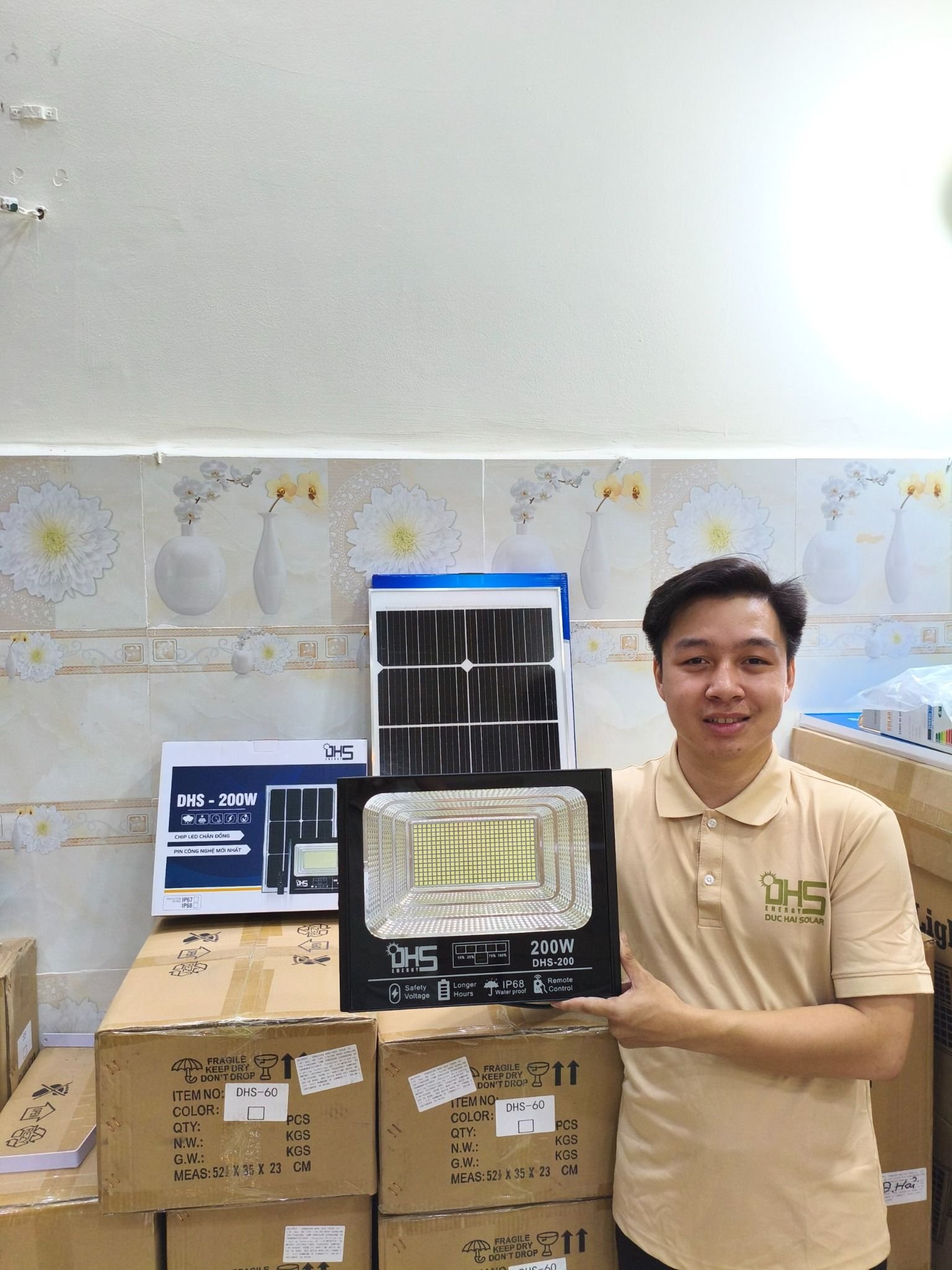 Đèn pha năng lượng mặt trời 200W – 405 LED 5054, pin 30.000mAh, tấm pin 5V/35W
