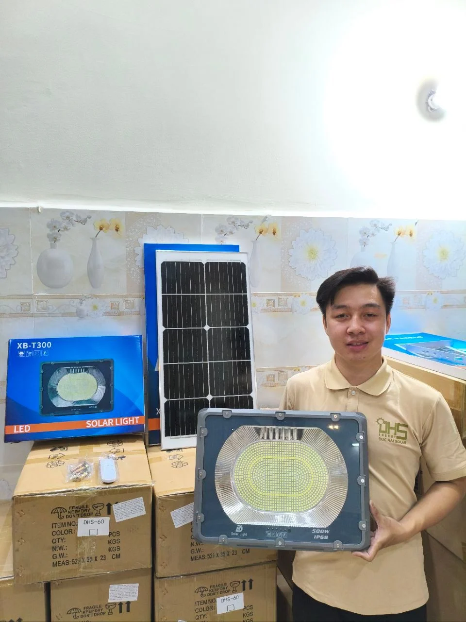Đèn pha năng lượng mặt trời Evo 500W – 916 LED chân đồng