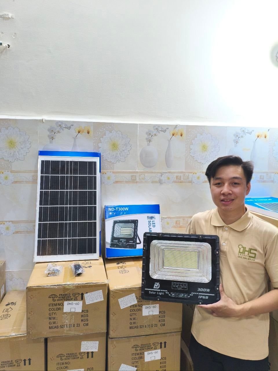 Đèn pha năng lượng mặt trời G-300W – 405 LED 5054, pin 30.000mAh, tấm pin 5V/35W