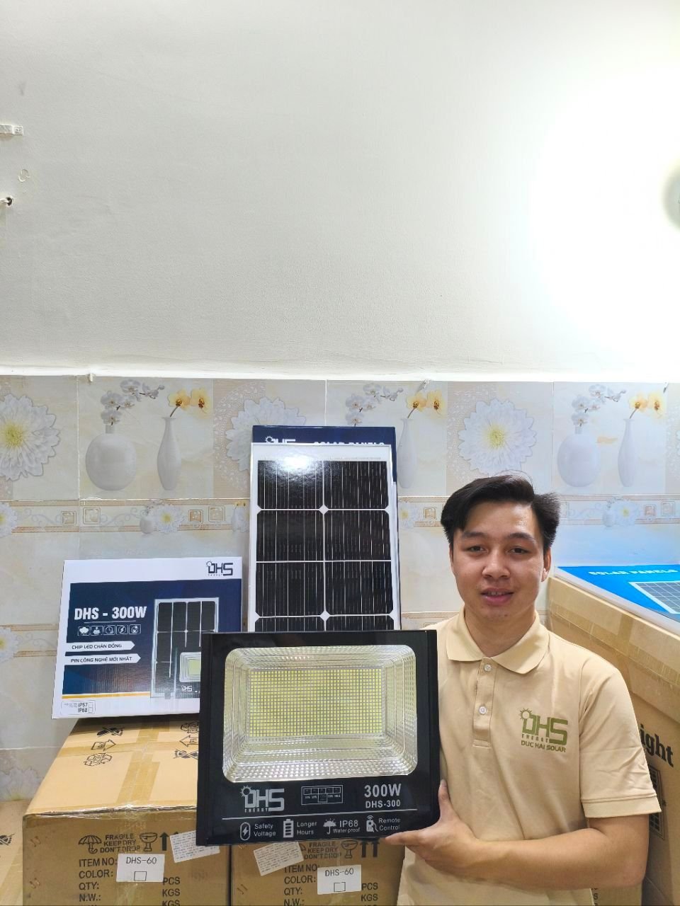 Đèn pha năng lượng mặt trời 300W – 760 LED 5054, pin 42.000mAh, tấm pin 5V/45W