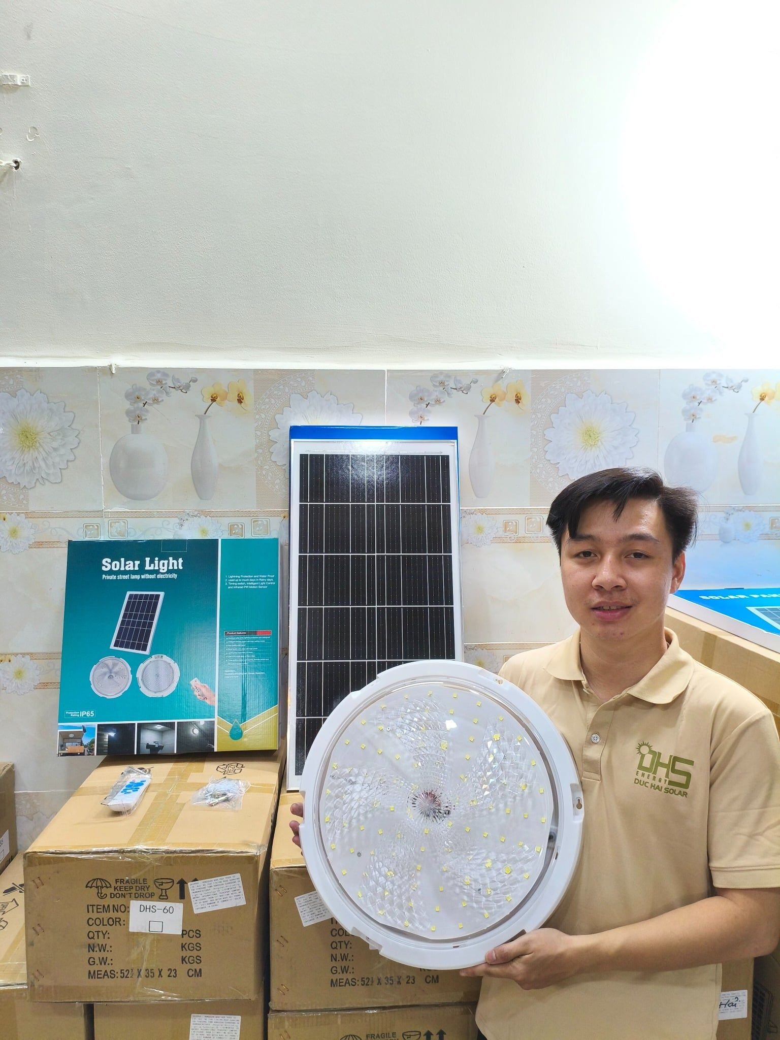 Đèn năng lượng mặt trời ốp trần 500W OT-500W – chiếu sáng 360°, pin 36.000mAh