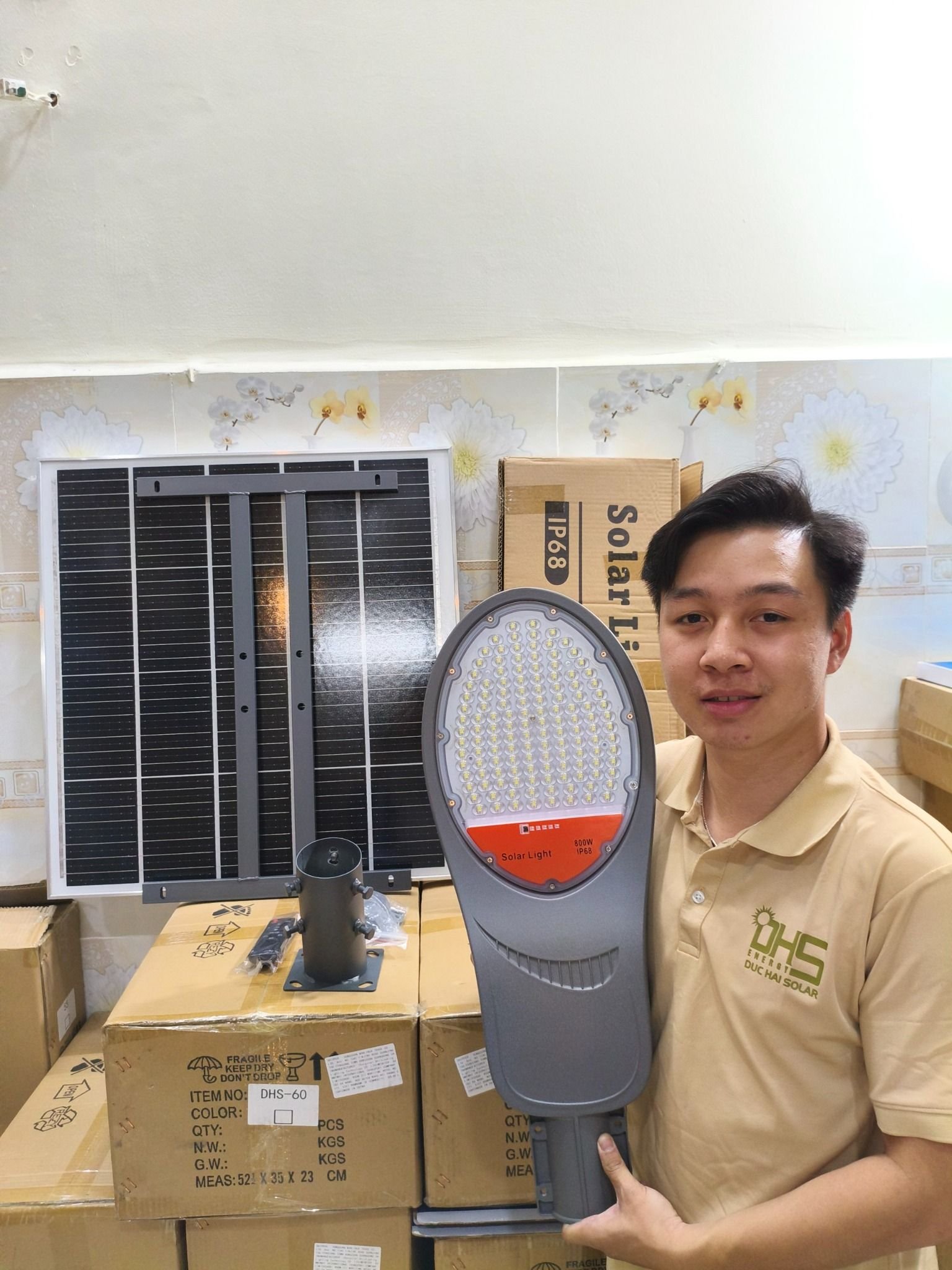 Đèn đường năng lượng mặt trời TITAN PRO TN800 800W – pin LiFePO4 72.000mAh