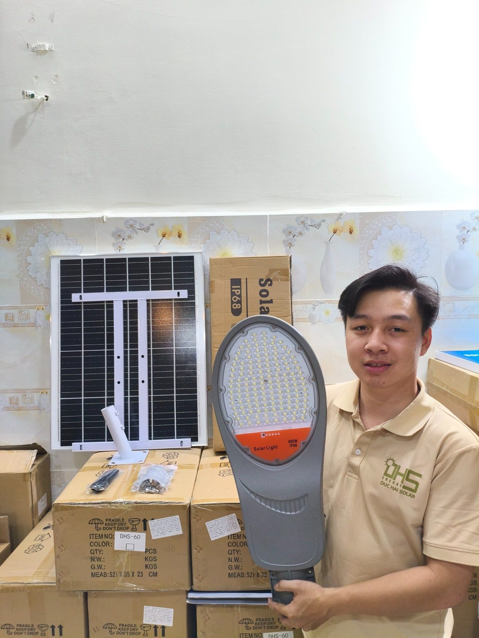 Đèn đường năng lượng mặt trời TITAN PRO TN600 600W – pin LiFePO4 cao cấp