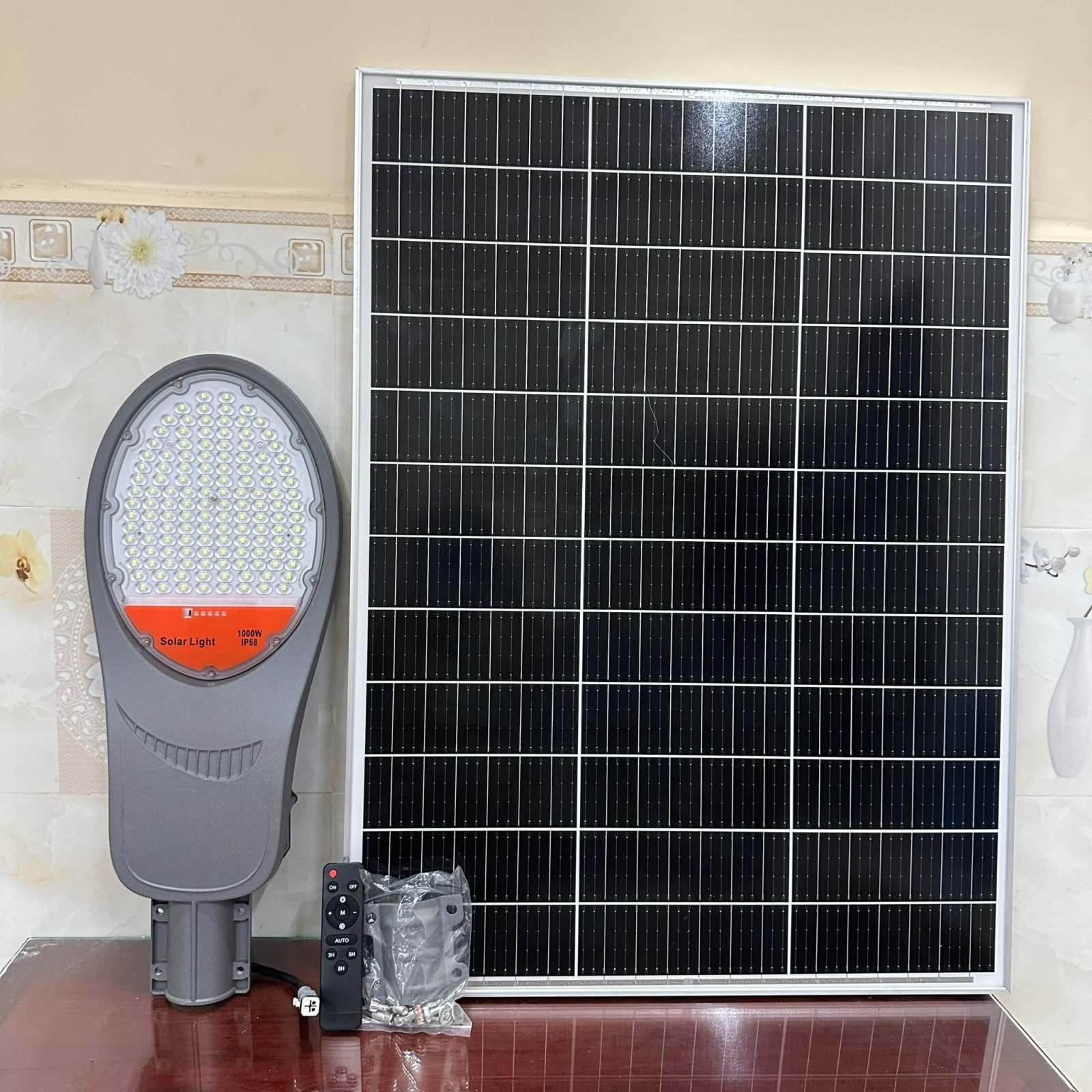 Đèn đường năng lượng mặt trời TITAN PRO TN1000 1000W – pin 126.000mAh
