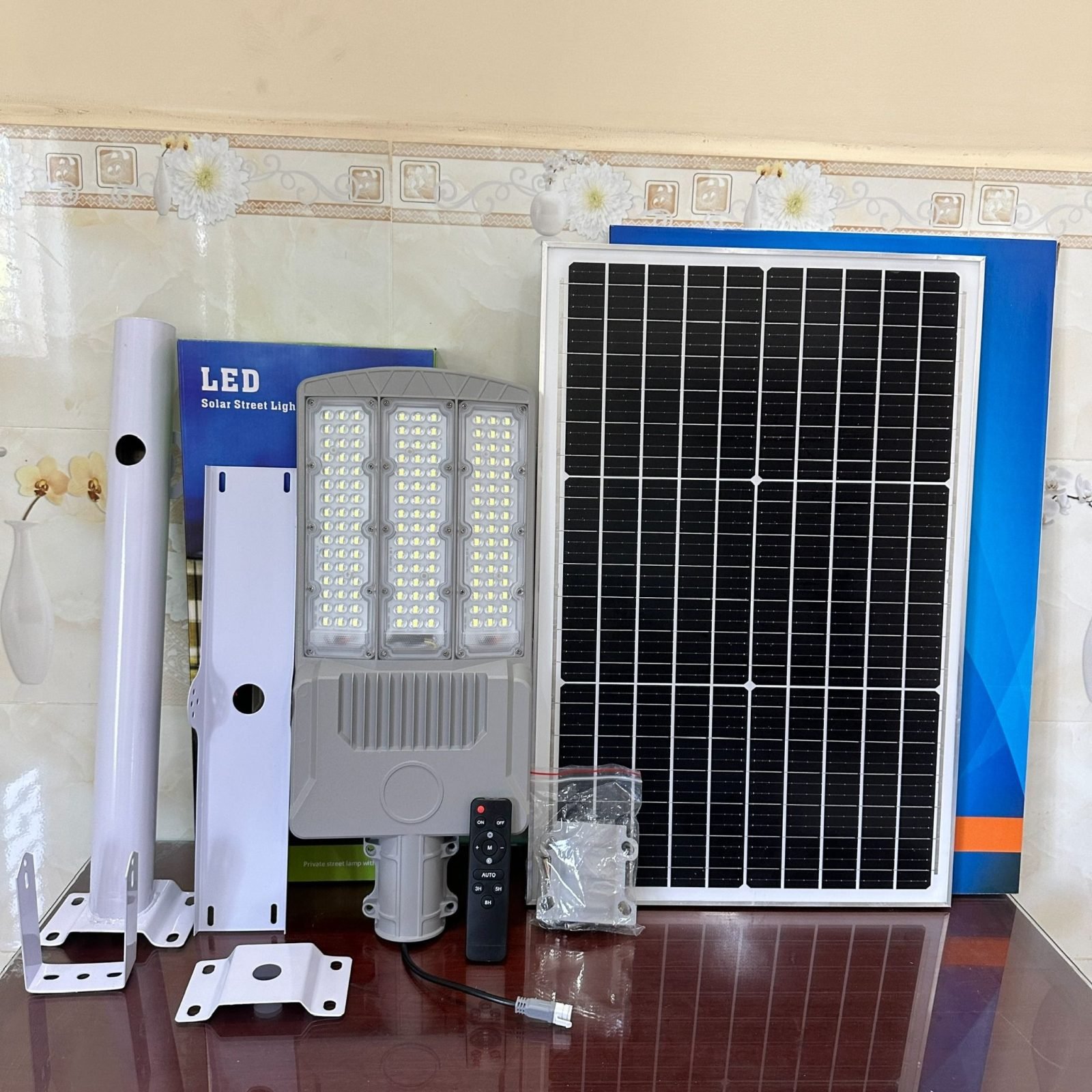Đèn đường năng lượng mặt trời CT600S 600W – chip LED 5054 siêu sáng